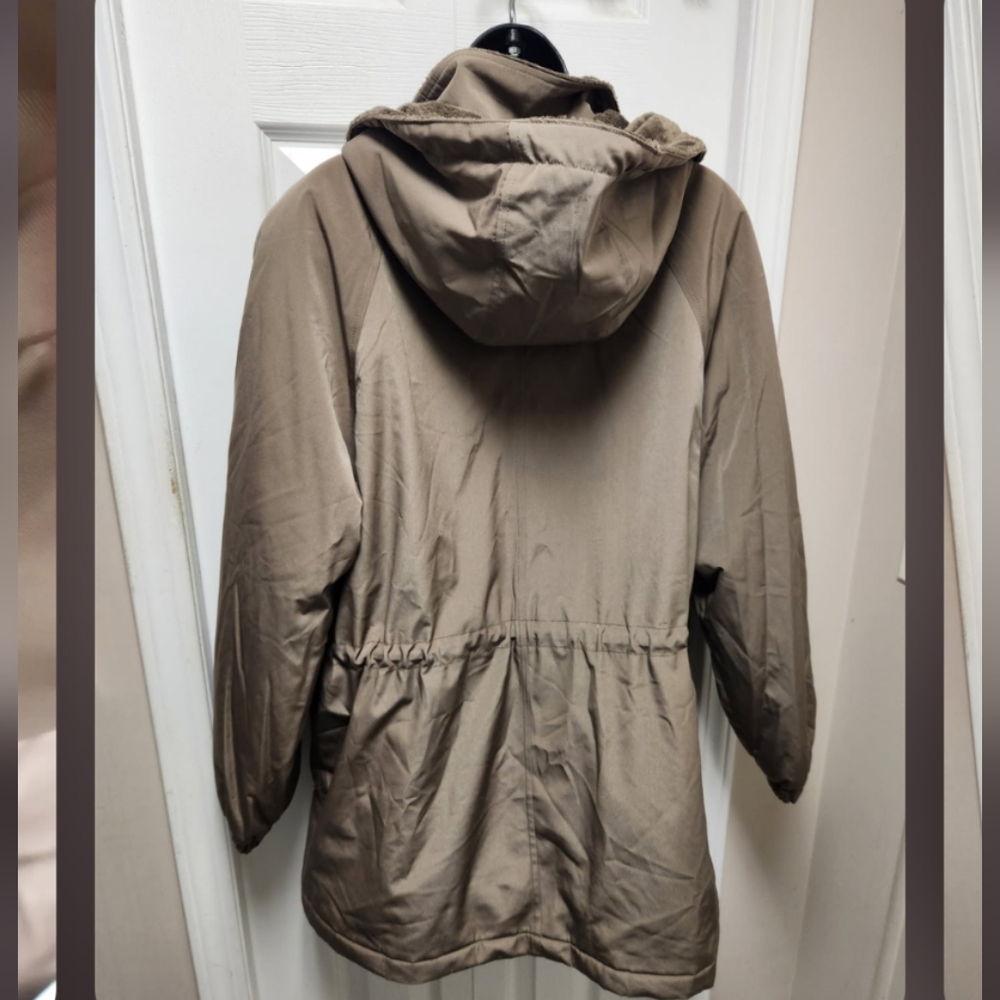 Braetan hooded coat. - Picture 3 of 9